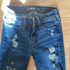 Hollister low waisted jeans ripped